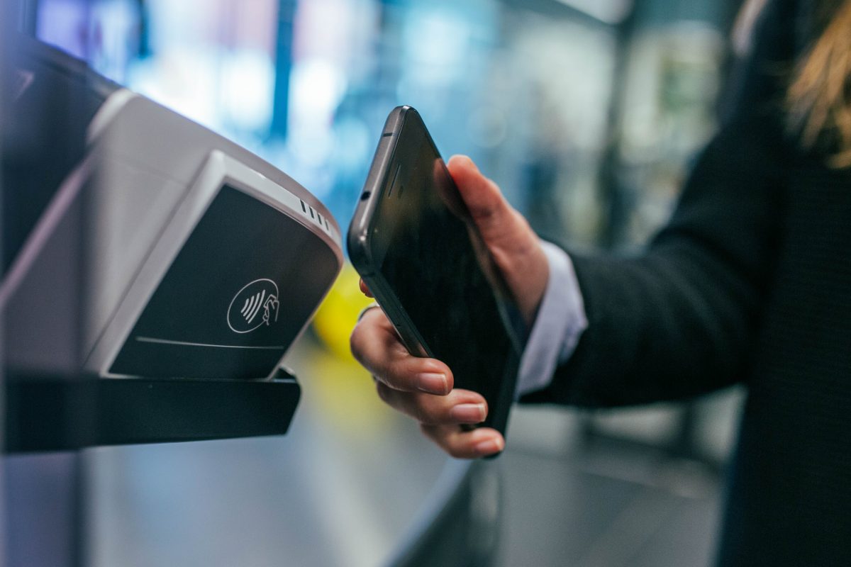 FinTech-Five-Aus-embracing-FinTech-1200x800
