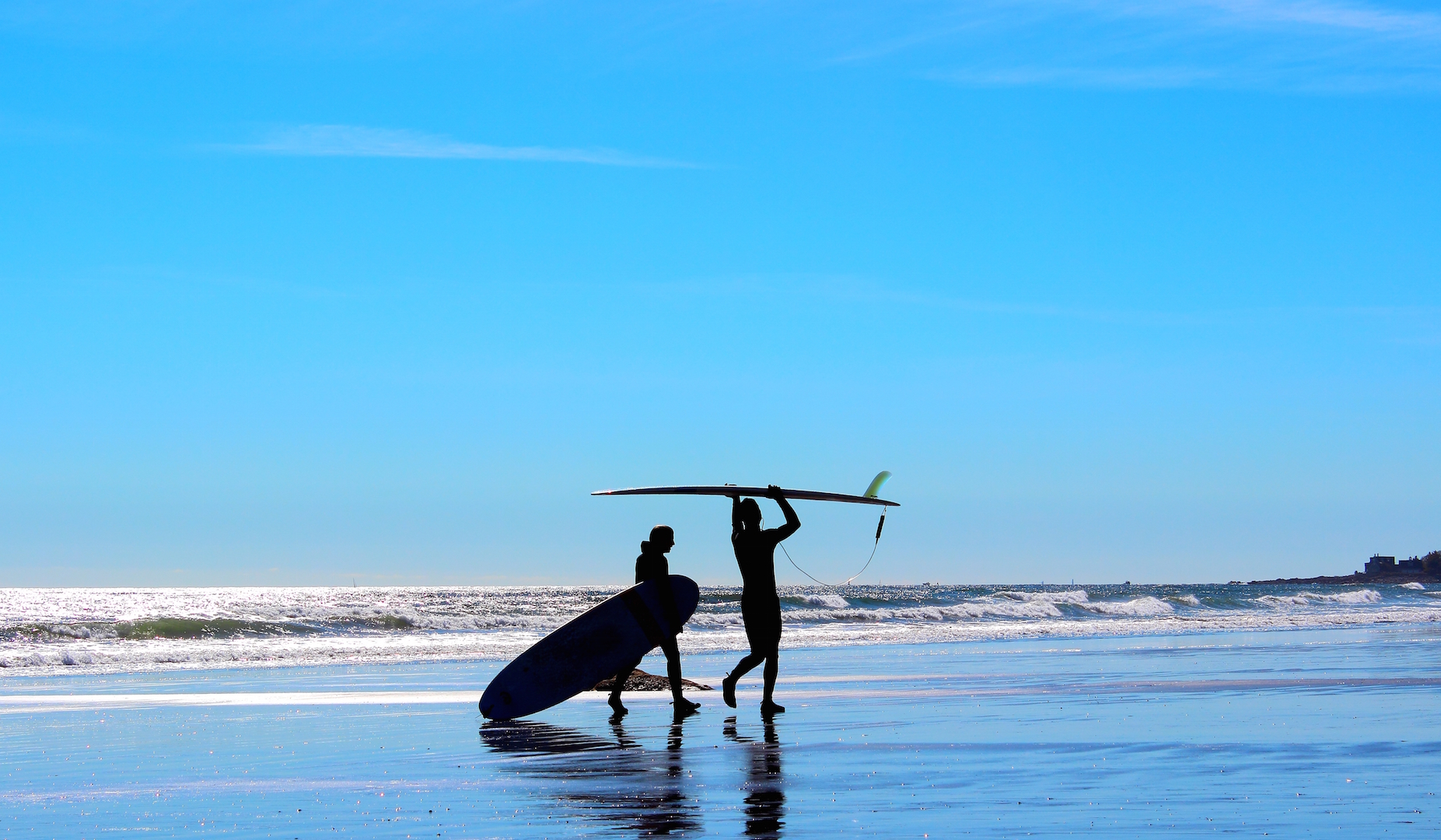 man-and-womans-silhouette-on-blue-background-beach-with-surf-boards-getting-ready-to-go-surfing_t20_9JVrZY