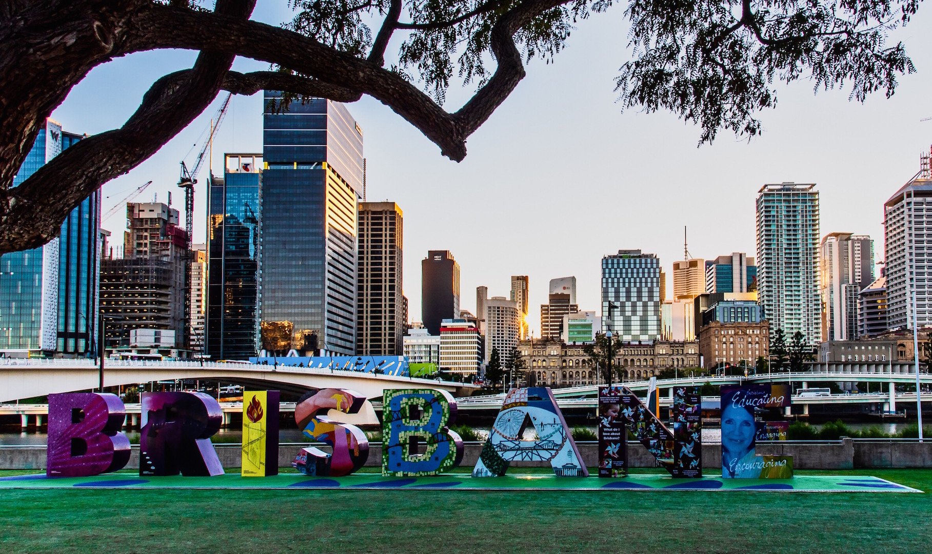 view-of-brisbane-city-skyline-from-south-bank_t20_NGKYXr-2