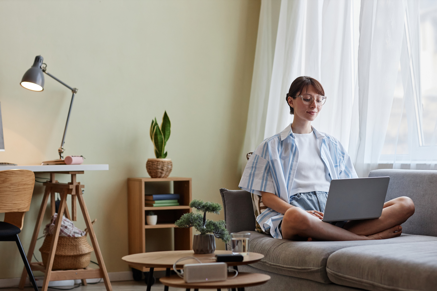 Lady with laptop